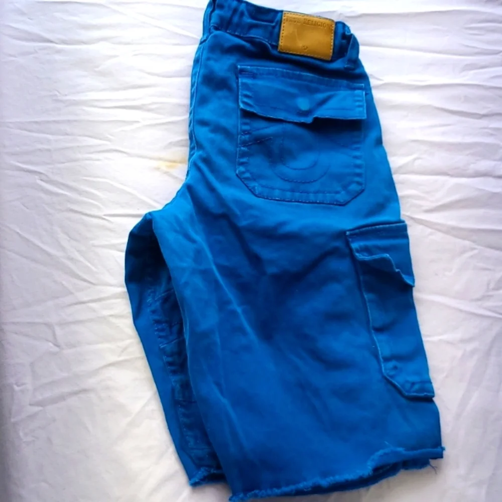 TRUE RELIGION CUTOFF JEANS BOYS BLUE CARGO SHORTS SIZE 10. B'92 - Picture 4 of 10